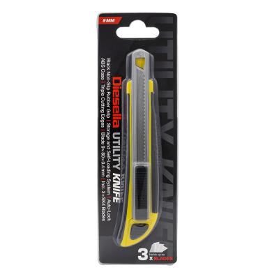 Kniv med Non-Slip gummigreb, 9 mm knivblad, Autolås og magasin med 2 ekstra knivblade